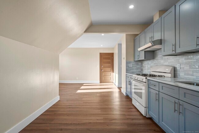 Building Photo - 68 Woodland Ave