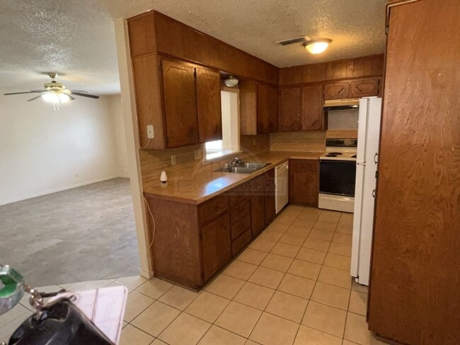 Building Photo - 1502 Linda Ln