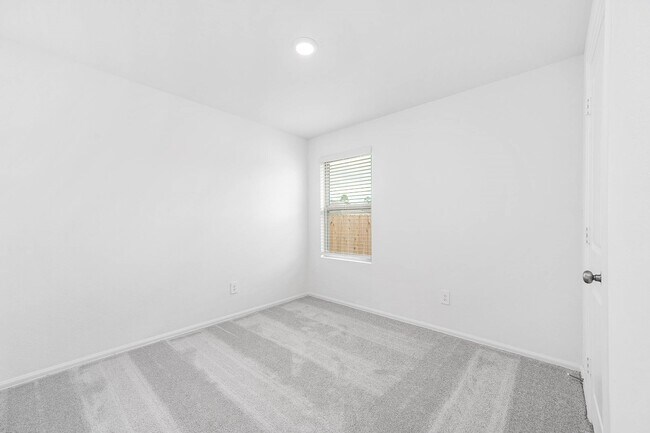 Building Photo - 535 Flower Reed Ct