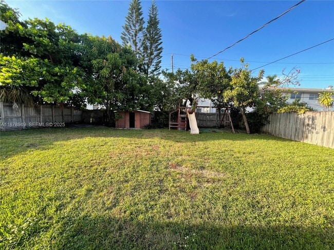 Building Photo - 1107 NE 8th St