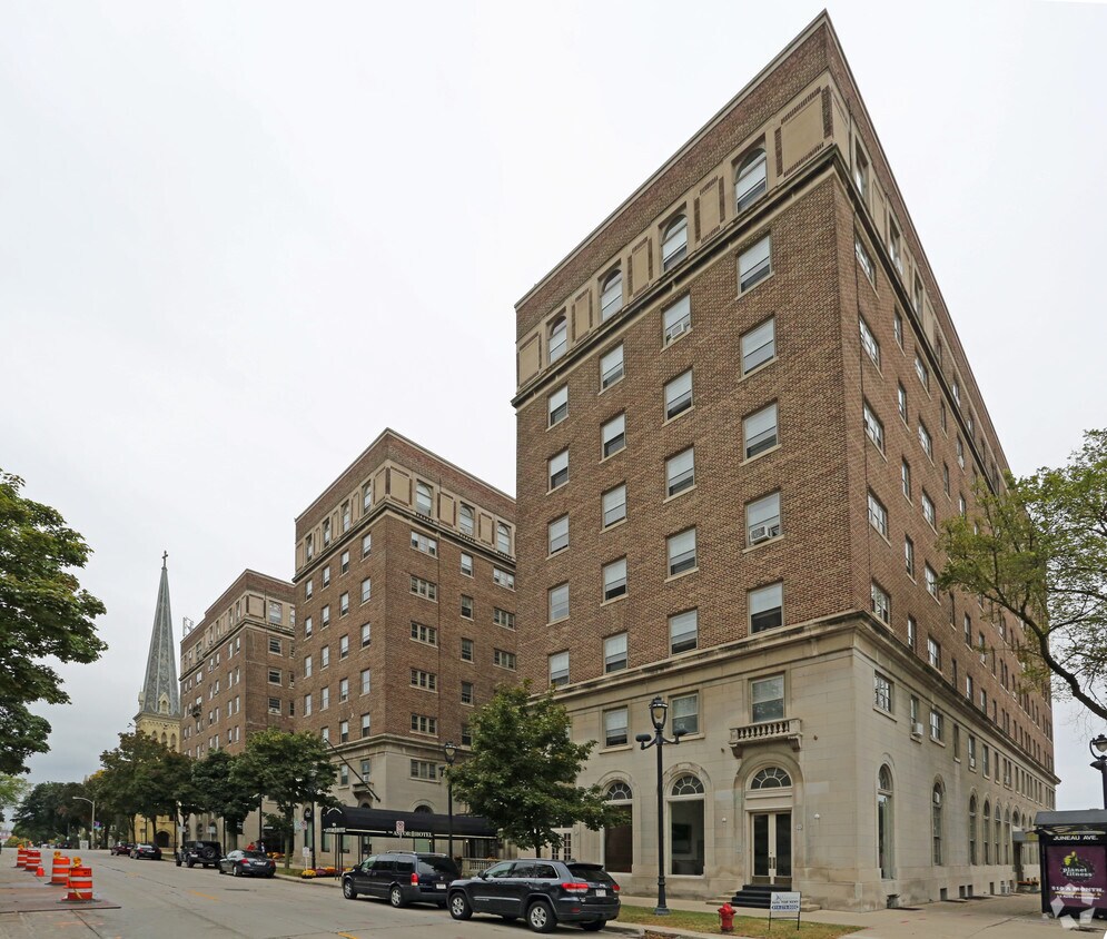 The Astor Hotel Apartments Milwaukee Wi Apartment Finder