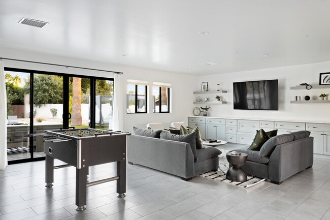 Building Photo - 4633 N 49th Pl