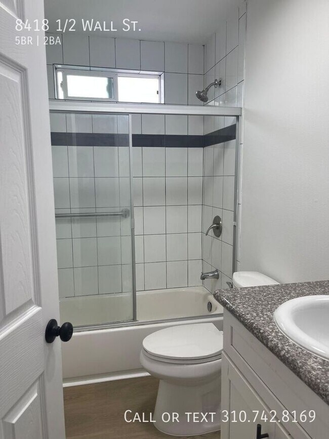 Building Photo - 8418 1/2 Wall St.-