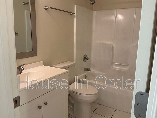 Building Photo - 11 Rathfarnham Rd