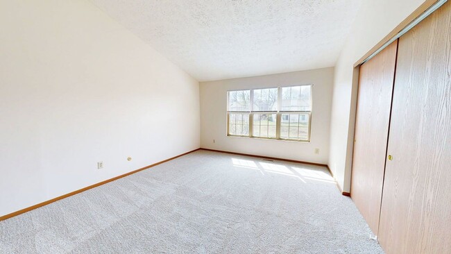 Building Photo - 5917 Shadow Lake Cir