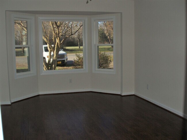 Building Photo - FOR RENT - 3 Bedroom / 1 Bath Ranch in Chesapeake!