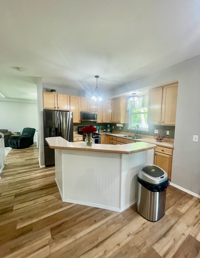 Building Photo - Fantastic 4 bedroom single family home wit...