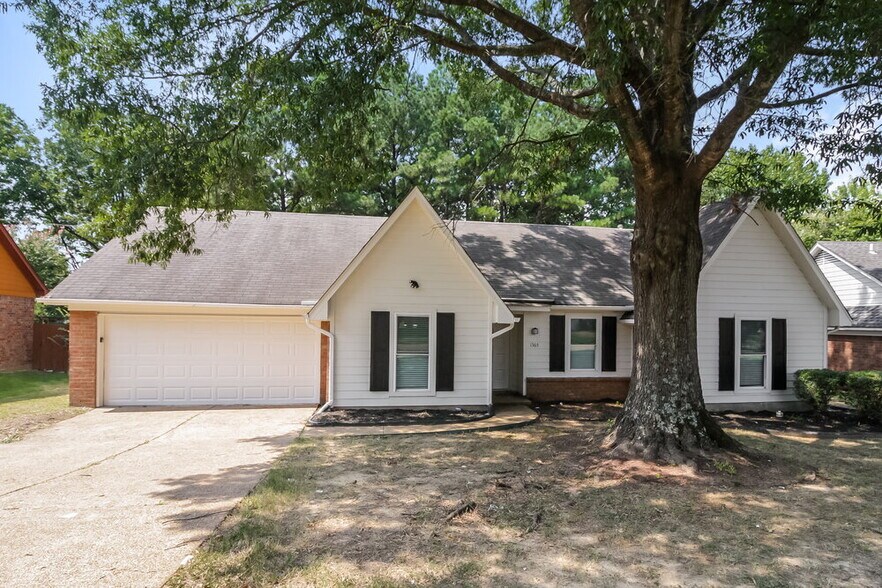 Primary Photo - 1365 Sandy Stone Ln