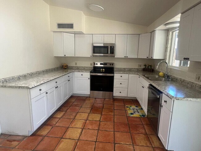 Building Photo - 7410 N Patriot Dr