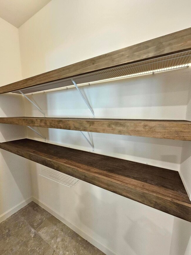 Building Photo - 480 Sorrento Dr