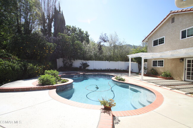 Building Photo - 186 Poplar Crest Ave