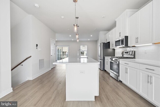 Building Photo - 30 Dolcie Ln