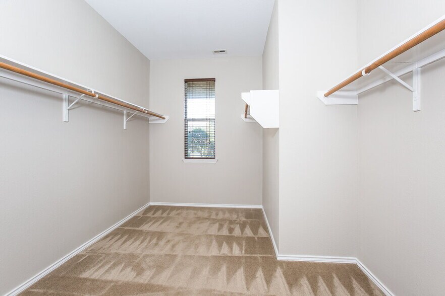 Building Photo - 7615 Shavano Ln