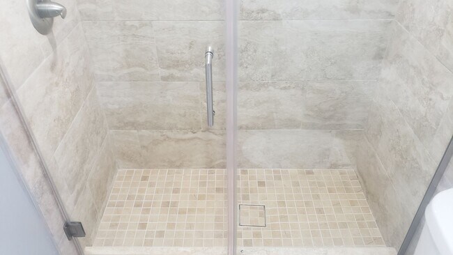 Building Photo - Delightful 3br 3ba Townhome in Chapel Hill! Available Now!