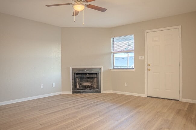 Building Photo - FULLY REMODELED GORGEOUS FOURPLEX WITH LUX...