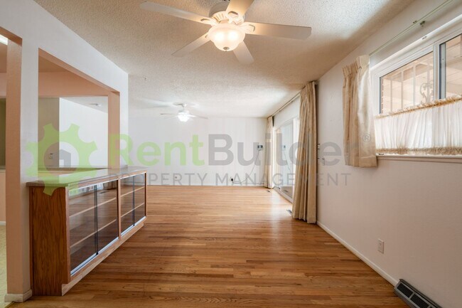 Building Photo - Call to schedule a showing at 505-808-6467