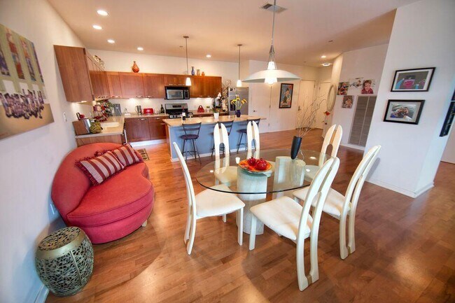 Building Photo - 1522 N Prospect Ave