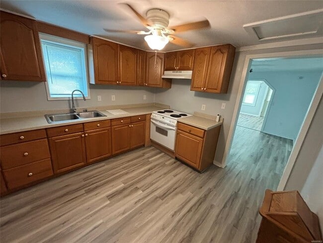 Building Photo - 462 Warren Cir