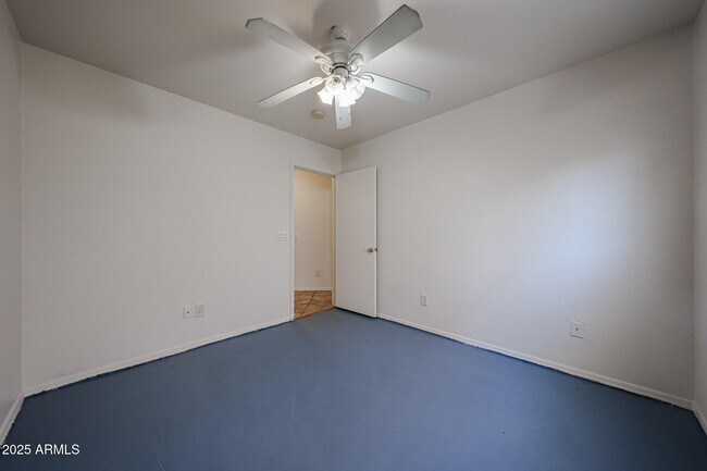 Building Photo - 5919 W Trumbull Rd
