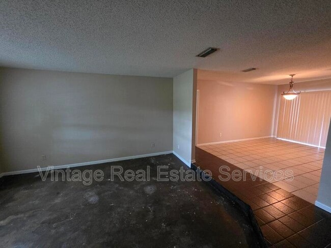 Building Photo - 4604 Landscape Dr