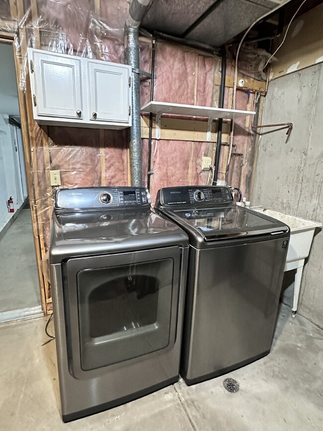 Building Photo - ~Available Now~ Beautifully Updated Two-Bedroom Townhome in Littleton!