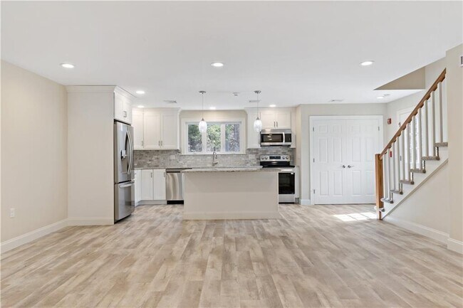 Building Photo - 595 St Paul St