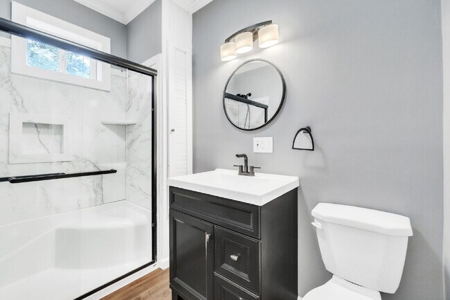 Building Photo - Spacious Rental with Modern Kitchen, Large...