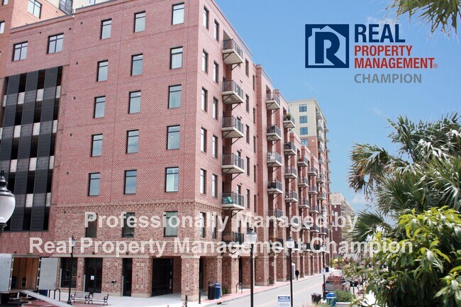 Building Photo - Luxury Condo with Water Views in Heart of Wilmington
