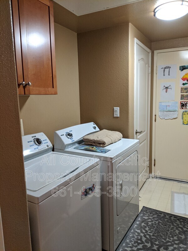 Building Photo - 17991 Lost Canyon Rd