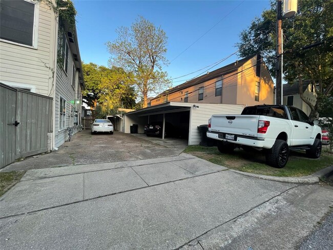 Building Photo - 2327 Branard St