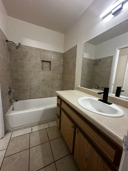 Building Photo - 28985 Calle Del Lago