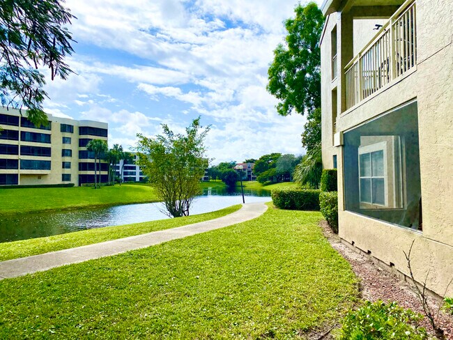 Building Photo - 1745 Palm Cove Blvd