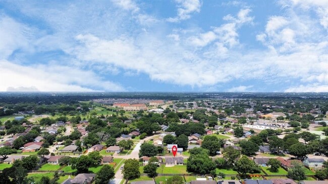 Building Photo - 17035 Quail Bend Dr