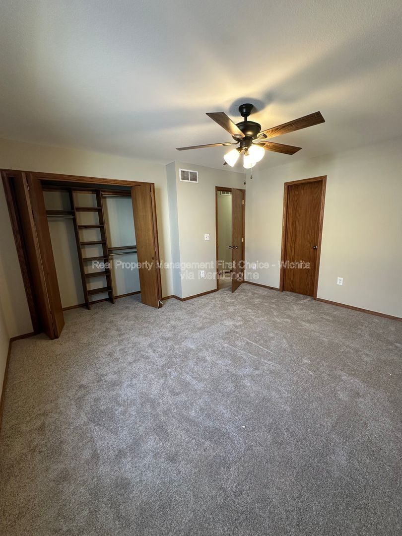 Building Photo - 1450 N Green St