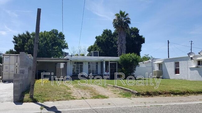 Primary Photo - 1220 Blue St