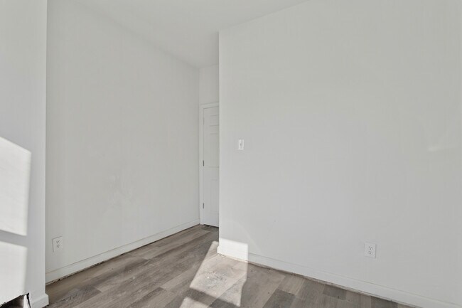 Building Photo - 2350 N Opal St