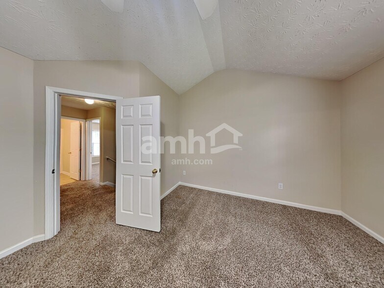 Building Photo - 668 Clairidge Elm Trl