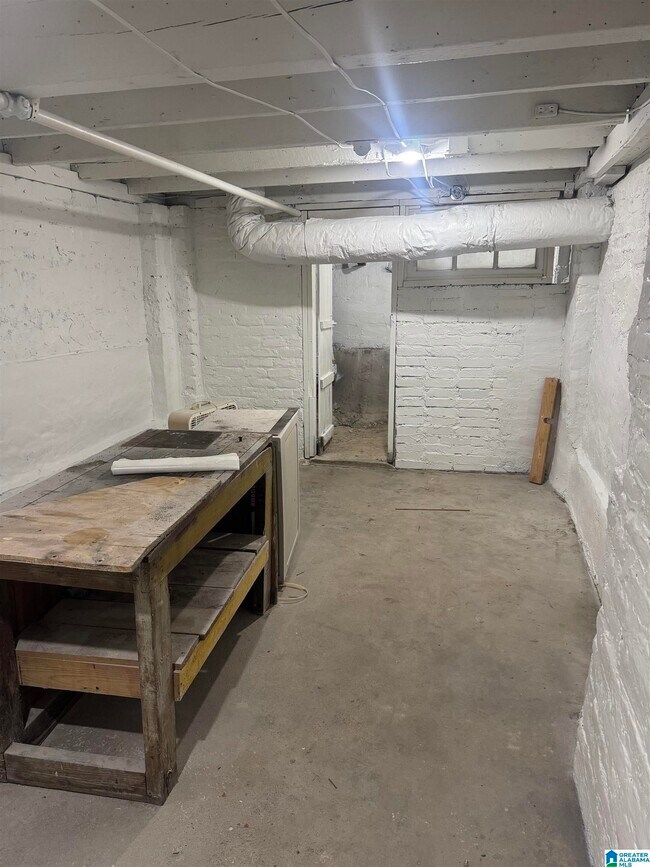 Building Photo - 3904 8th Ct S