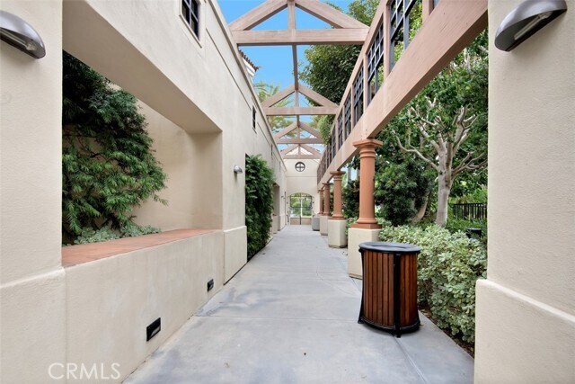 Building Photo - 160 Chandon