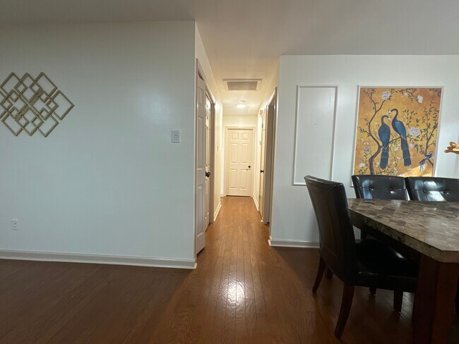 Building Photo - 7517 Murillo St