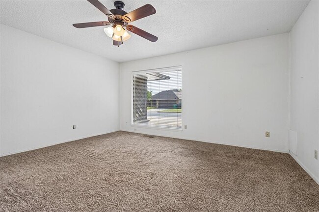 Building Photo - 3703 Southwind Ave