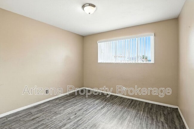 Building Photo - 111 N Flint Cir