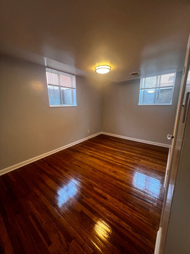 Building Photo - 6th Avenue Apartments