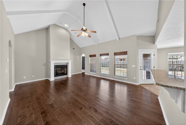 Building Photo - 402 SW Arch St