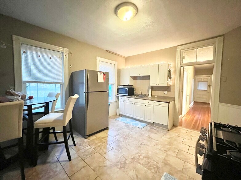 Building Photo - 12 Bucknam St