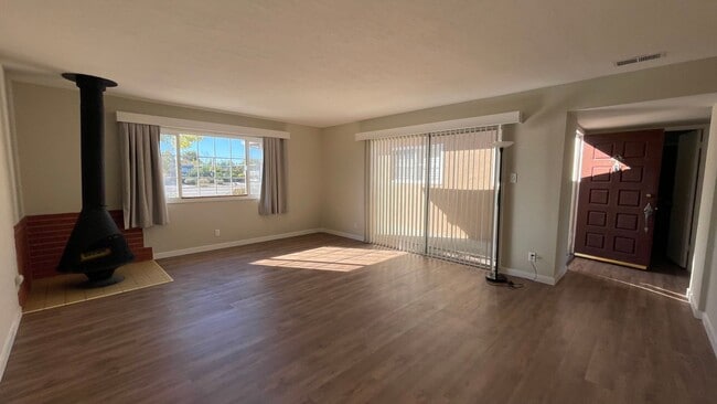 Building Photo - 1213 Otis Dr