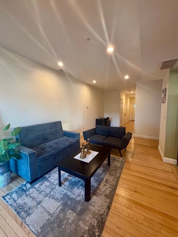 Primary Photo - 161 Bellingham St