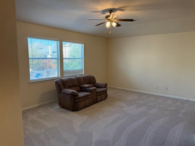 Building Photo - 4387 Green Tree Dr