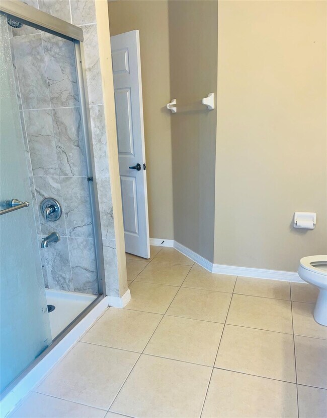 Building Photo - 602 SW McCall Rd