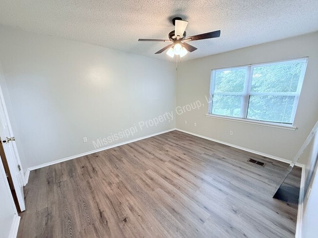 Building Photo - 1BR/1BA FOR RENT